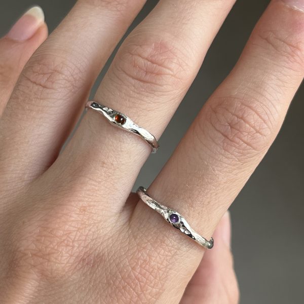 ANILLO AURA AMATISTA/GRANATE